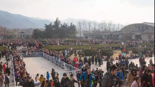 景區(qū)過五一，為何會讓員工抱怨、游客罵娘成了常態(tài)？